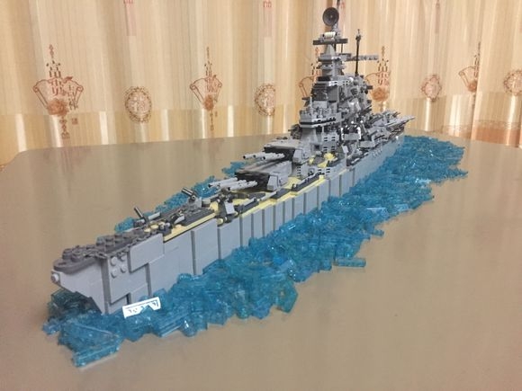 国服技术宅!用乐高堆出一艘衣阿华级战列舰
