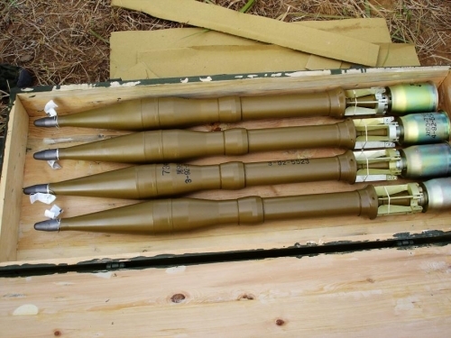 车用型的73mm炮弹(图中为国产同型号),弹壳只有后面一小节,因此不用