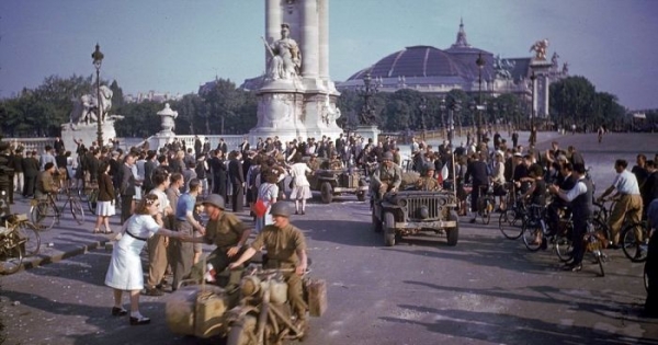 1944年8月26日 巴黎解放胜利游行