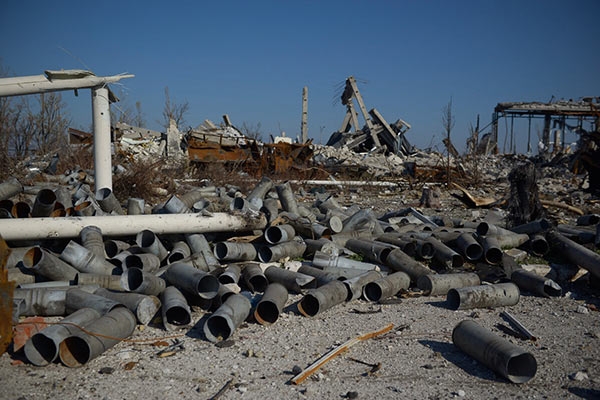卢甘斯克机场被摧毁的惨状 东乌克兰战场报道