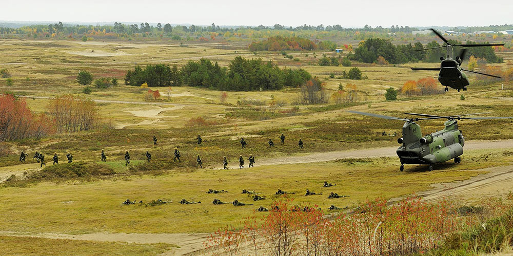 加拿大协作精神演习 支奴干展示强大运输力