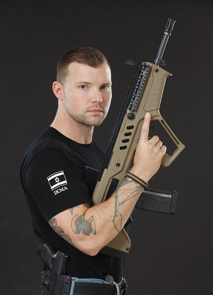 美国枪迷晒塔沃尔SAR步枪祝贺其获得金靶心
