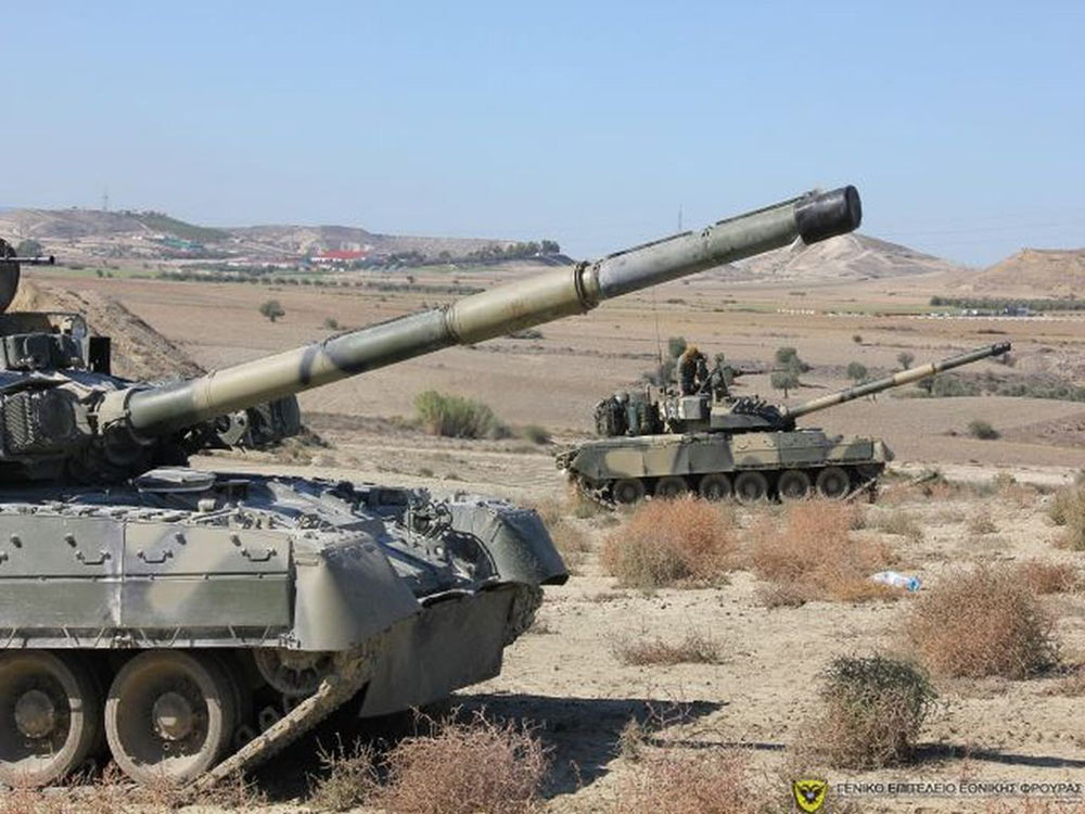 塞浦路斯装甲部队演习 清一色俄制坦克装甲车辆