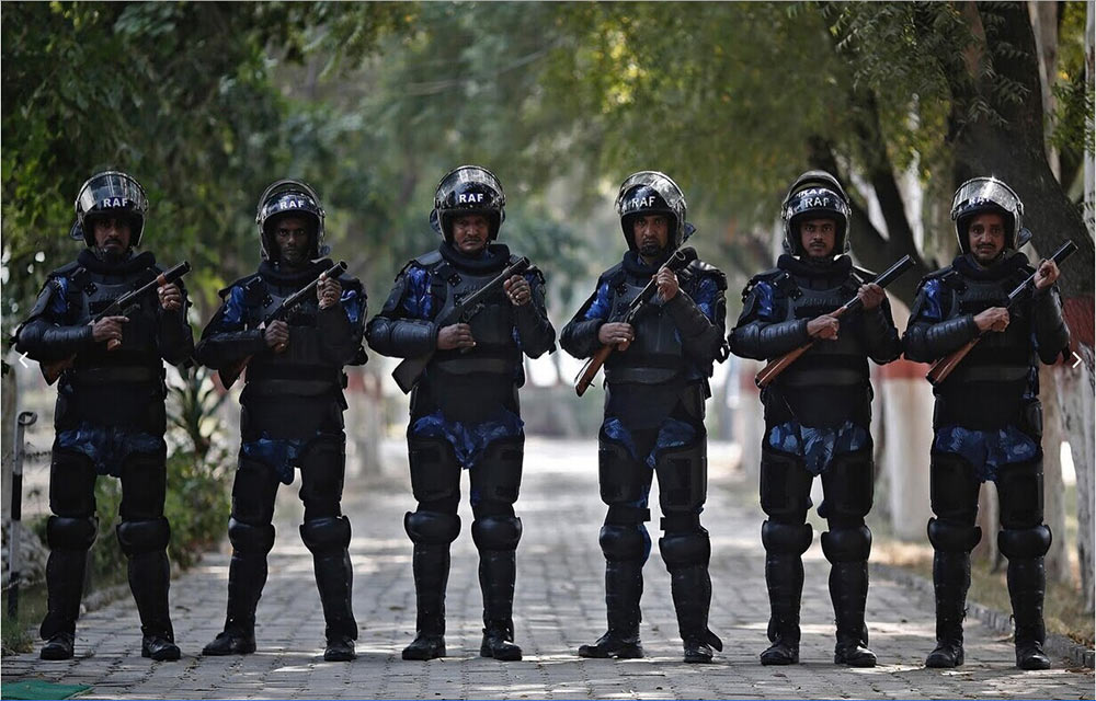 各国警察武器配备情况 某些国家水平不亚于美国_空中网军事频道