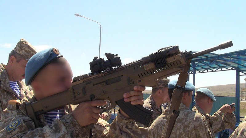 哈萨克斯坦无人机部队露阵容 展示先进武器装
