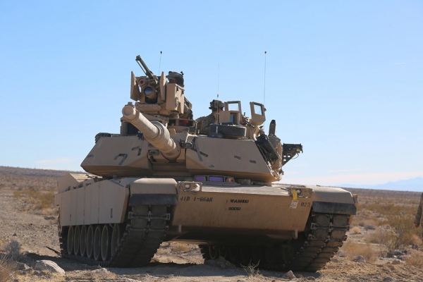 美国陆军第四机步师主战坦克接受果断行动演练