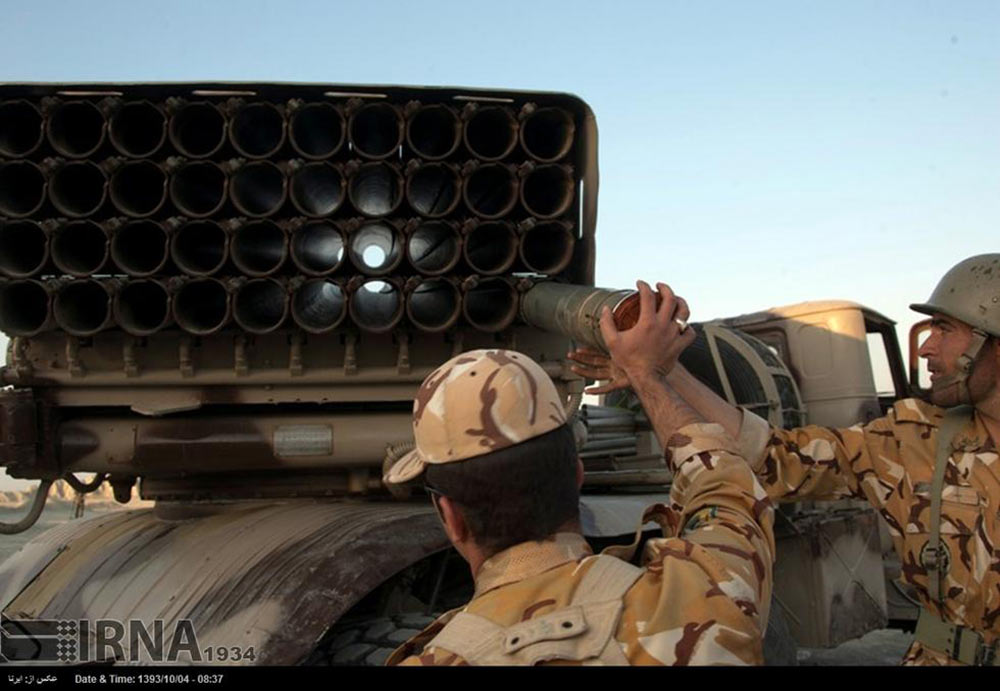  伊朗 动用重装备在 阿曼 湾水域举行大规模军事演