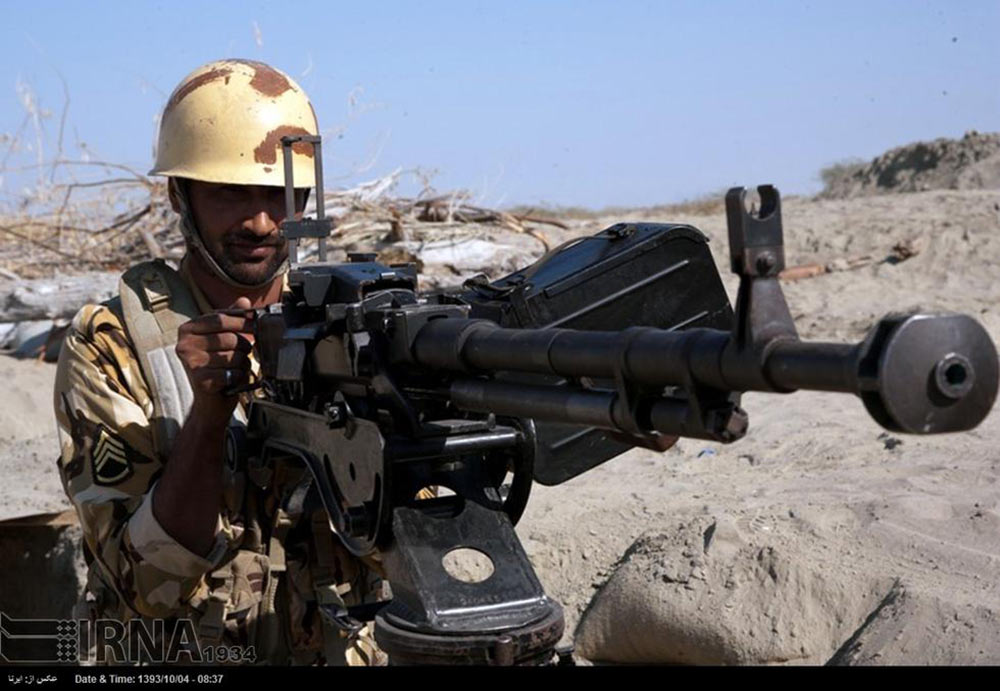 伊朗动用重装备在阿曼湾水域举行大规模军事演