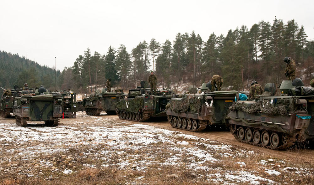 荷兰陆军装甲步兵营雪地机动 装备均为进口