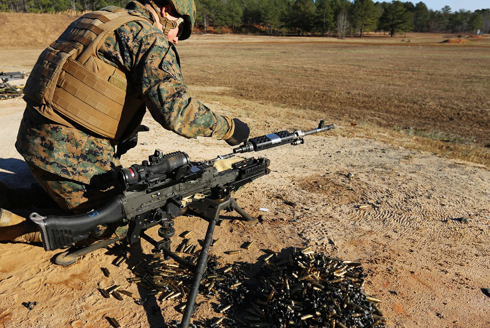美国海军陆战队演习 M240B机枪狂射