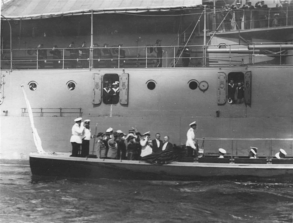 一战前夕的舰队:法国总统率舰队访问圣彼得堡