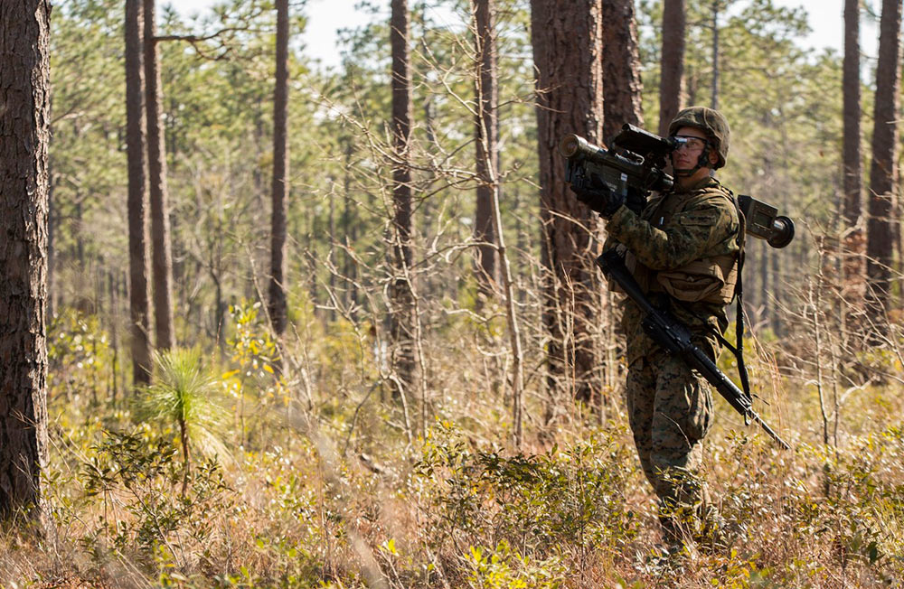 美国海军陆战队低空防空营 扛毒刺导弹拼命训