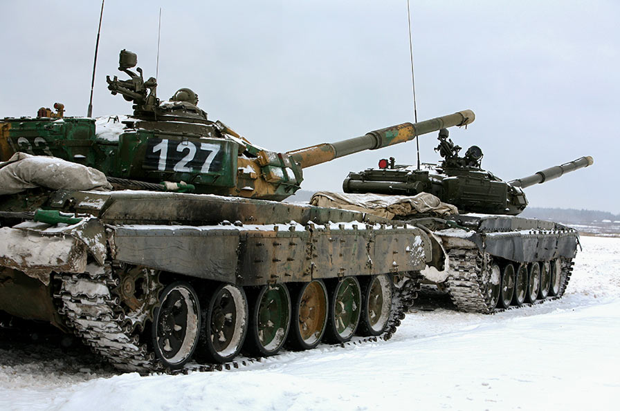 俄罗斯第二装甲步兵师演习 T-90坦克雪地上飚