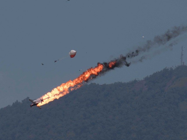 马来西亚军机坠毁图片_WWW.66152.COM