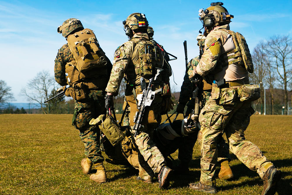 美国陆军特种部队和海军陆战队联合训练