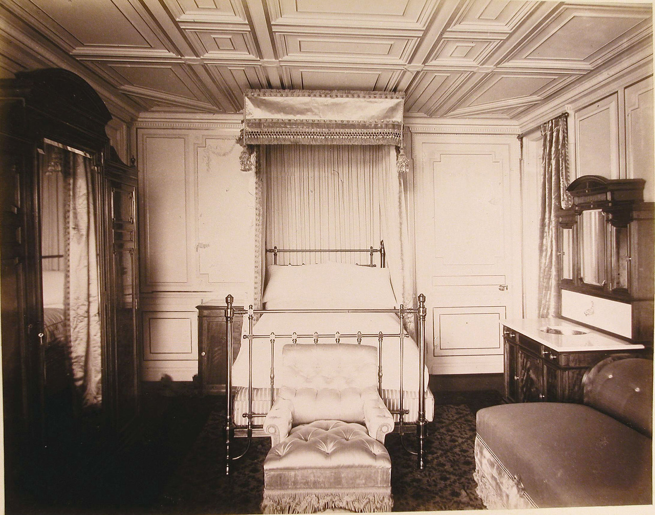 水面上的豪华大饼:沙俄帝国游艇里瓦几亚号