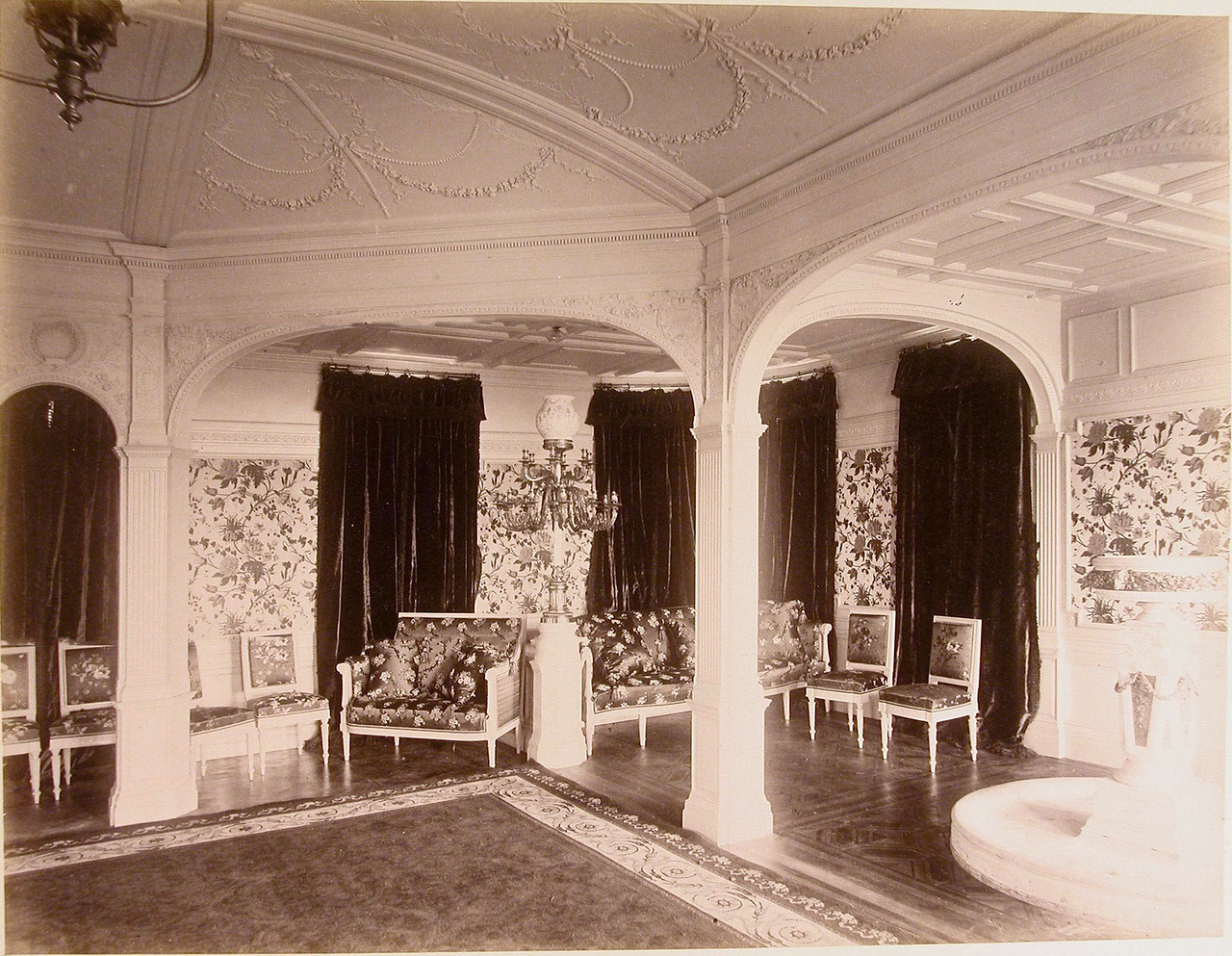 水面上的豪华大饼:沙俄帝国游艇里瓦几亚号