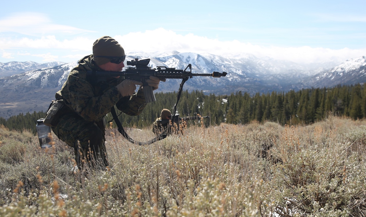 美国海军陆战队进行山地训练演习2-15