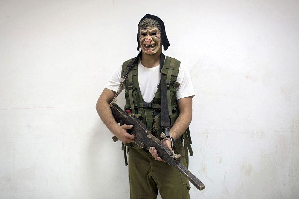 以色列高中生残酷军训 未来的特种兵从这里走