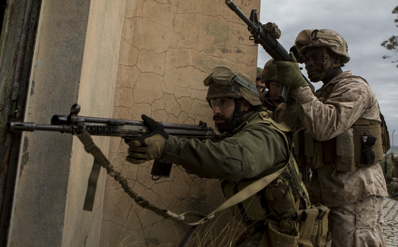 美军与葡萄牙军队联合演习 武器装备有代差