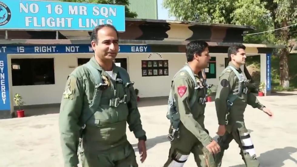 巴基斯坦空军飞行员拍下护航习近平专机全程