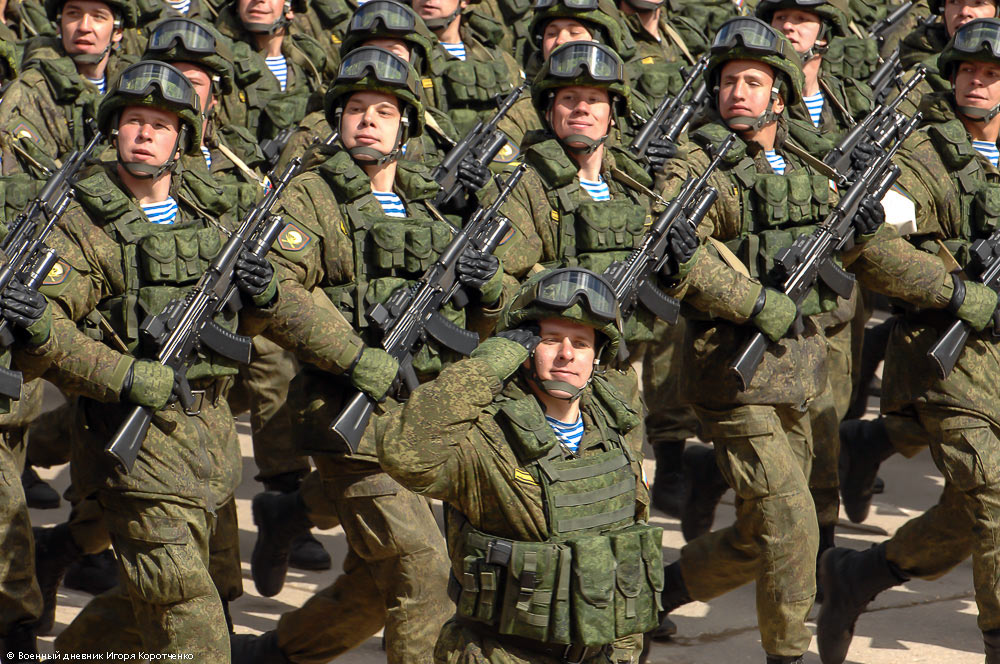 俄罗斯阅兵彩排 强大步兵方队令敌人颤抖 (2)_空中网军事频道