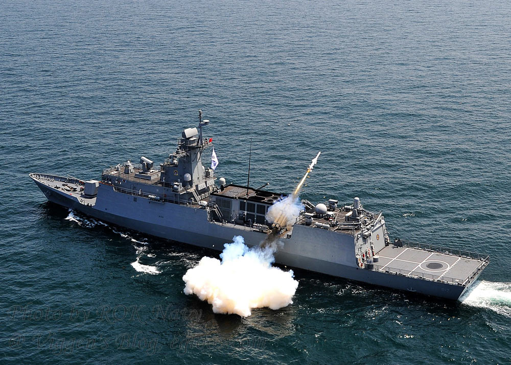 韩国海军试射自主研发“海星-1”反舰导弹