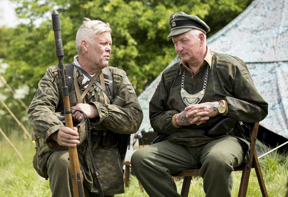 英国汉普郡500余欧美军迷重演诺曼底登陆战场