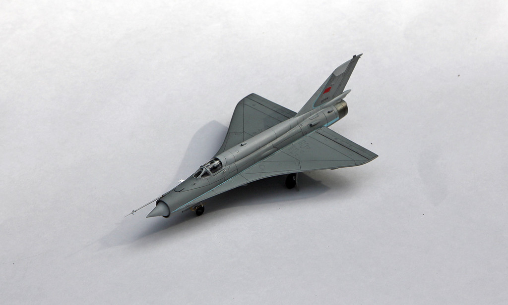 重现昔日天空中的三角飞翼 米格-21-11试验机