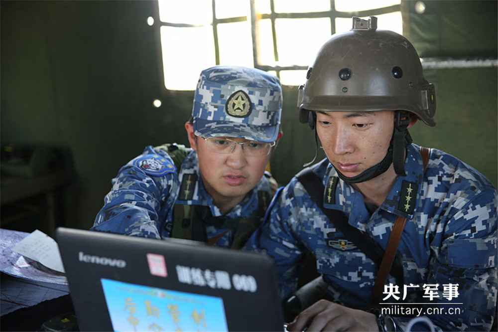 跨越-2015·朱日和对抗演练蓝军分队抵近侦