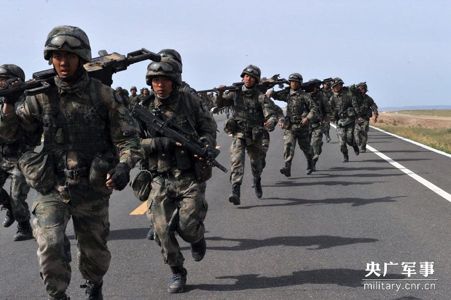 跨越-2015·朱日和演习:红军快速奔袭集结