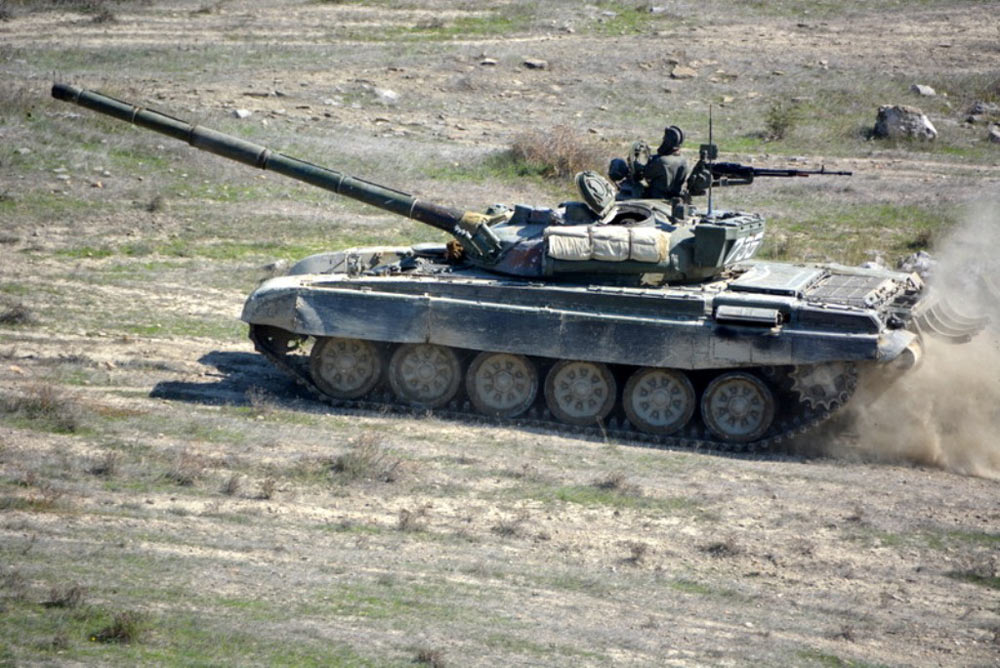 马其顿陆军第一机械化旅的坦克营进行实战演练