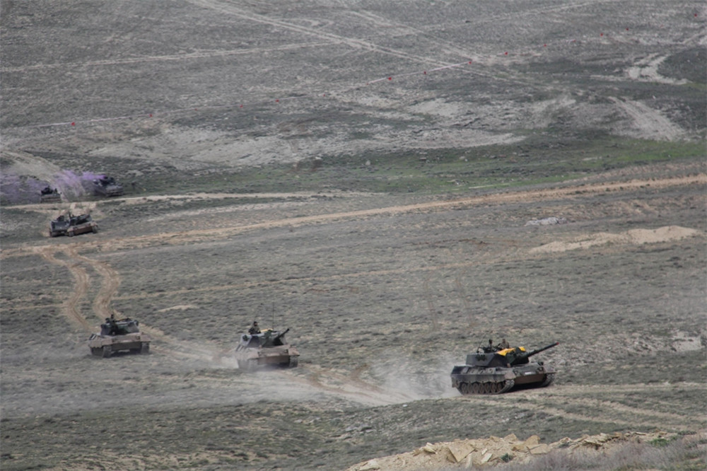 土耳其陆军在东色雷斯地区进行演习的照片流出