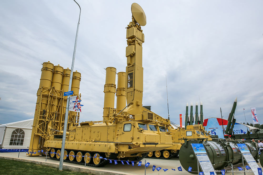 陆军-2015会场展出安泰-2500防空导弹系统