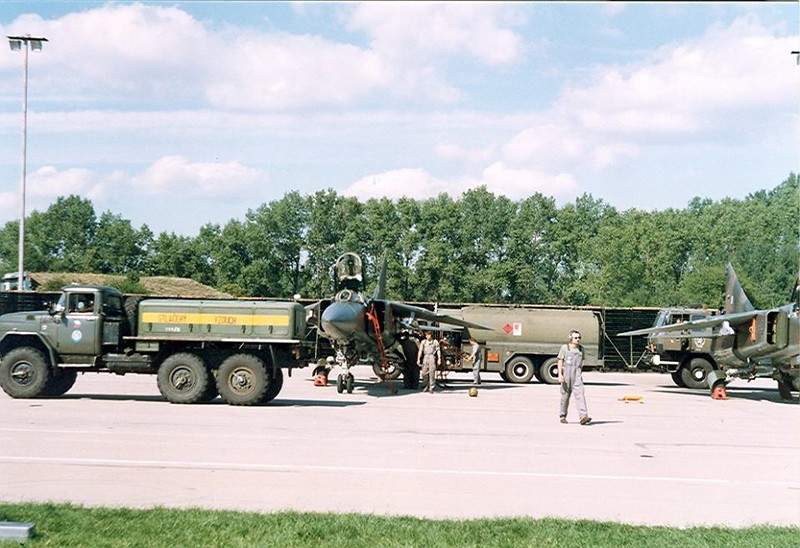 准备进行例行飞行训练的捷克空军米格-23战斗