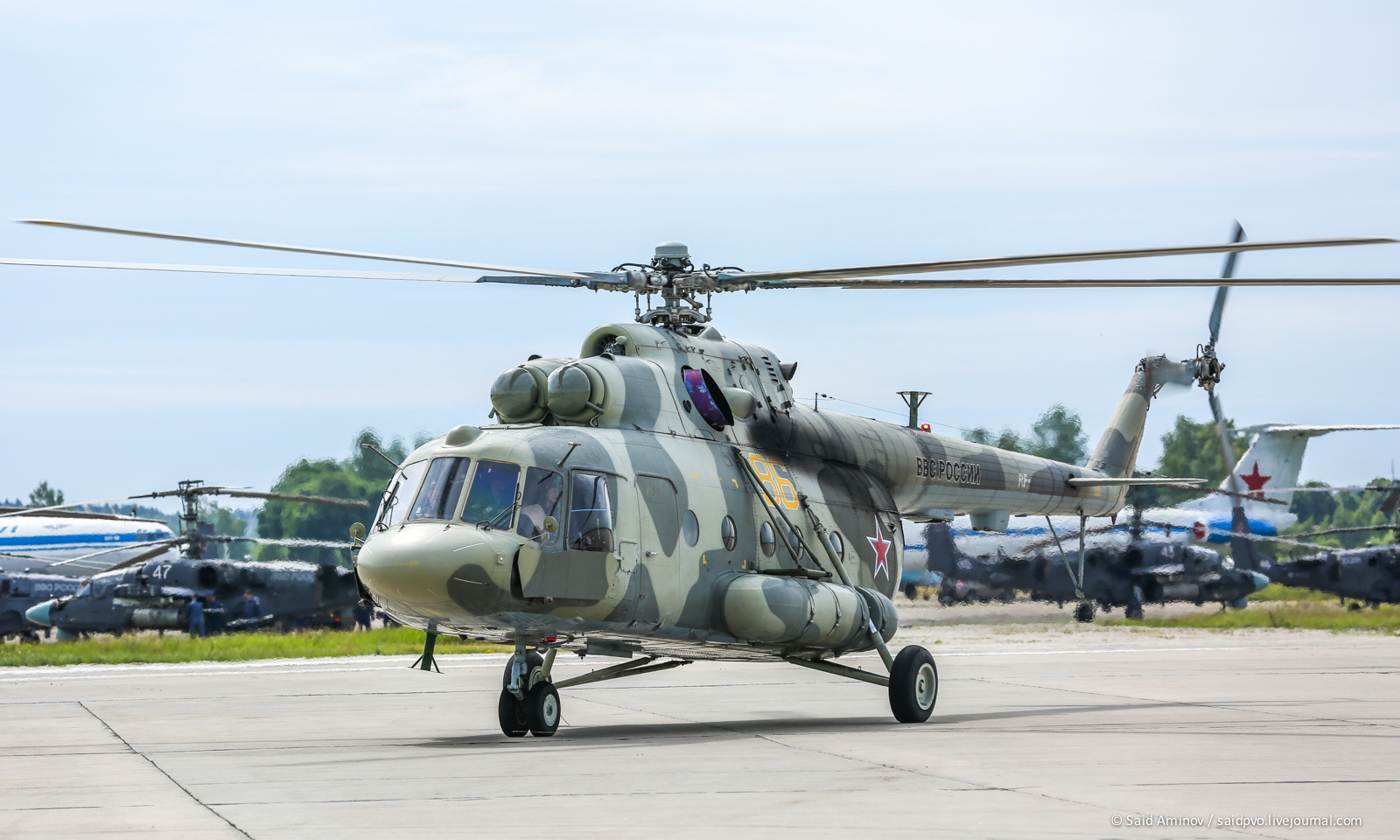 俄罗斯空军米-8\/17直升机亮相库宾卡机场_空中网军事频道