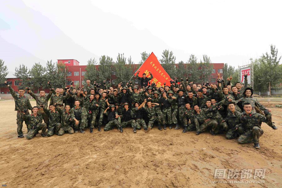 武警特战部队摧残式训练 95后新兵集体淬火