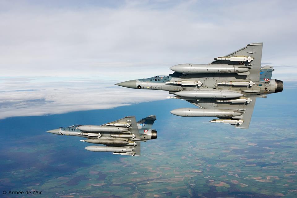 法国空军幻影2000-5战机训练 组成优雅编队