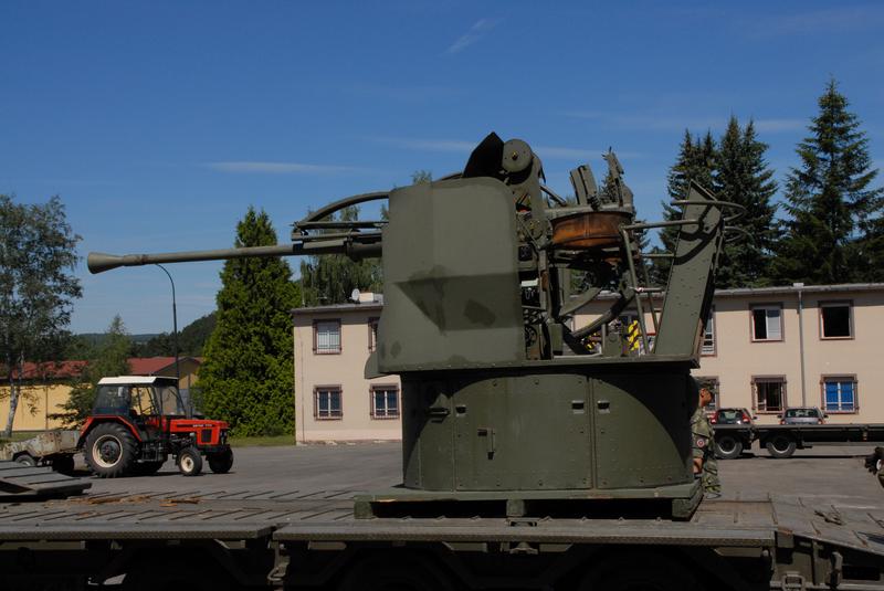 瑞典武器博物馆接受新展品 大批二战坦克大炮