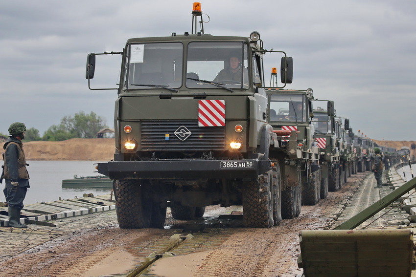 俄罗斯舟桥部队的乌拉尔-53236卡车_空中网军事频道