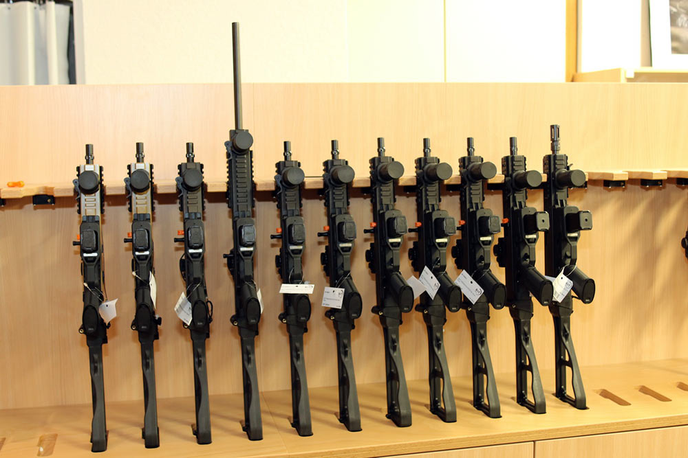 B&T在欧洲最大枪店 仿佛走入电影黑客帝国