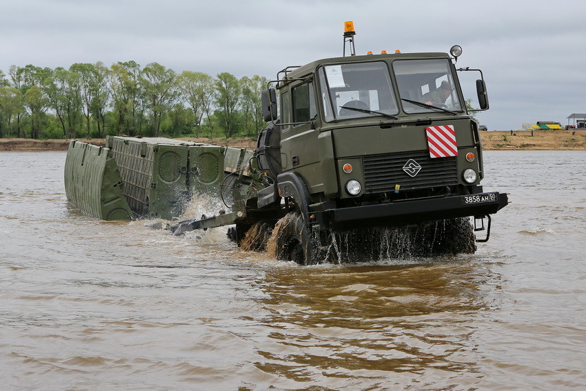 俄罗斯舟桥部队的乌拉尔-53236卡车