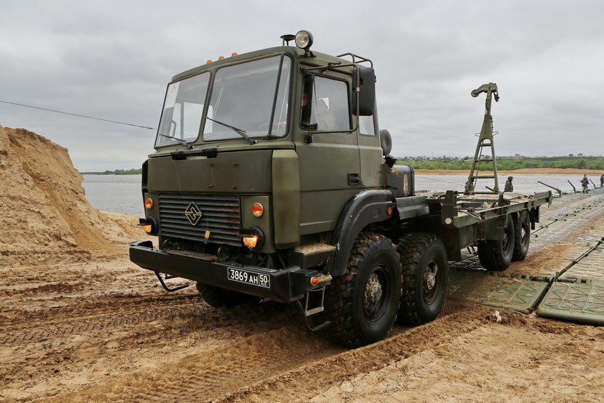 俄罗斯舟桥部队的乌拉尔-53236卡车_空中网军事频道