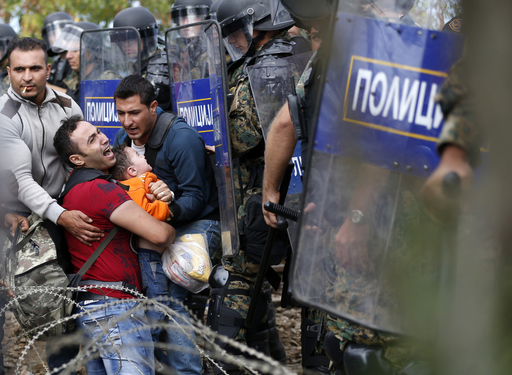 欧洲移民危机恶化 马其顿防线被难民攻破