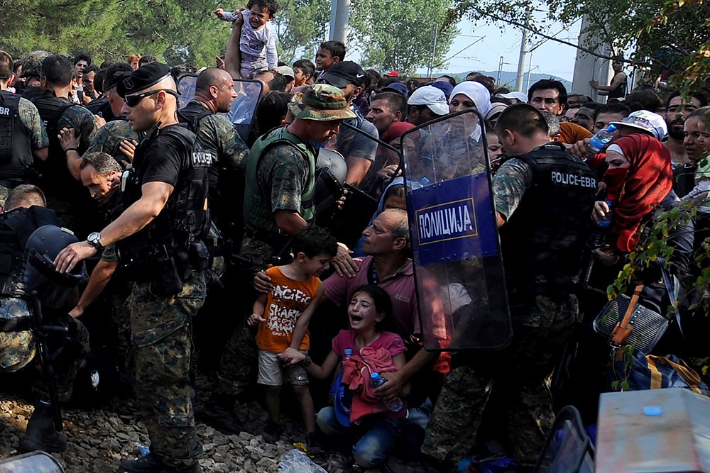 欧洲移民危机恶化 马其顿防线被难民攻破