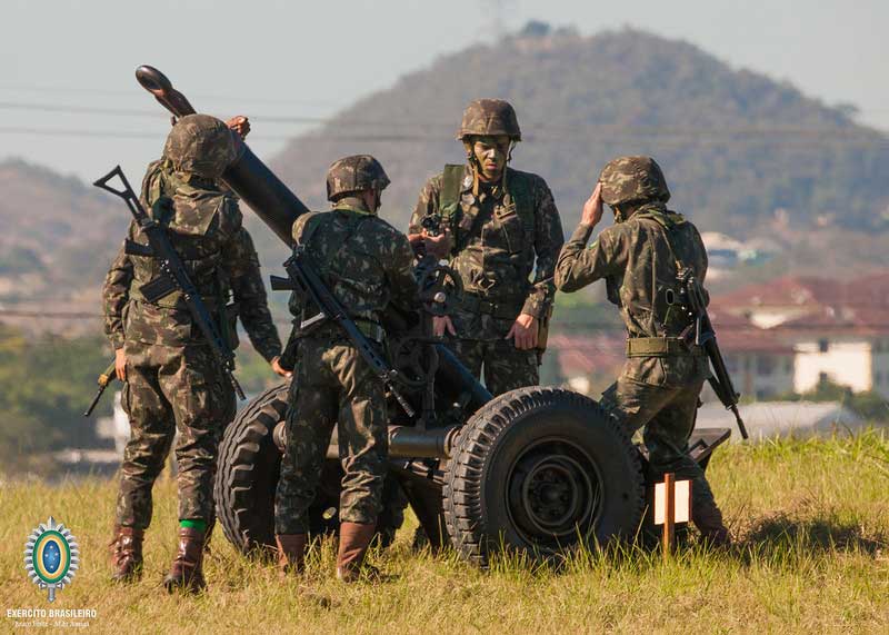 低品质模仿 巴西陆军凭借老旧装备也搞纪念演