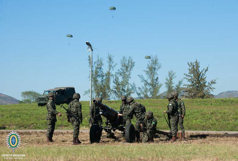 低品质模仿 巴西陆军凭借老旧装备也搞纪念演