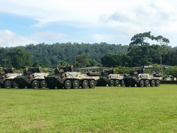 泰国陆军阅兵式 展示堡垒M坦克BTR-3装甲车