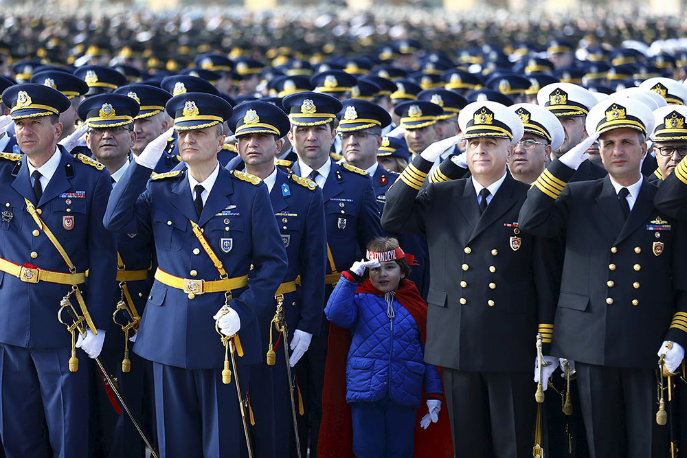 土耳其首都安卡拉举行阅兵式庆祝建国92周年