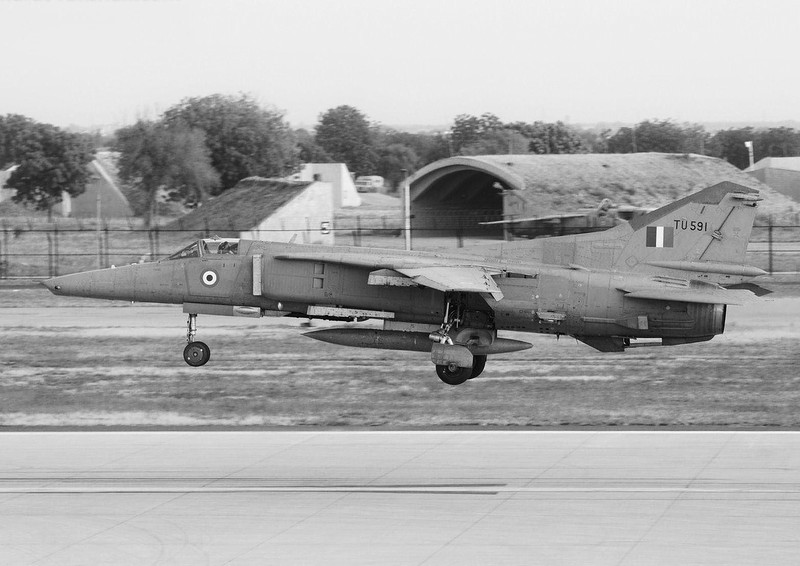 印度空军装备的米格-27攻击机进行例行飞行训